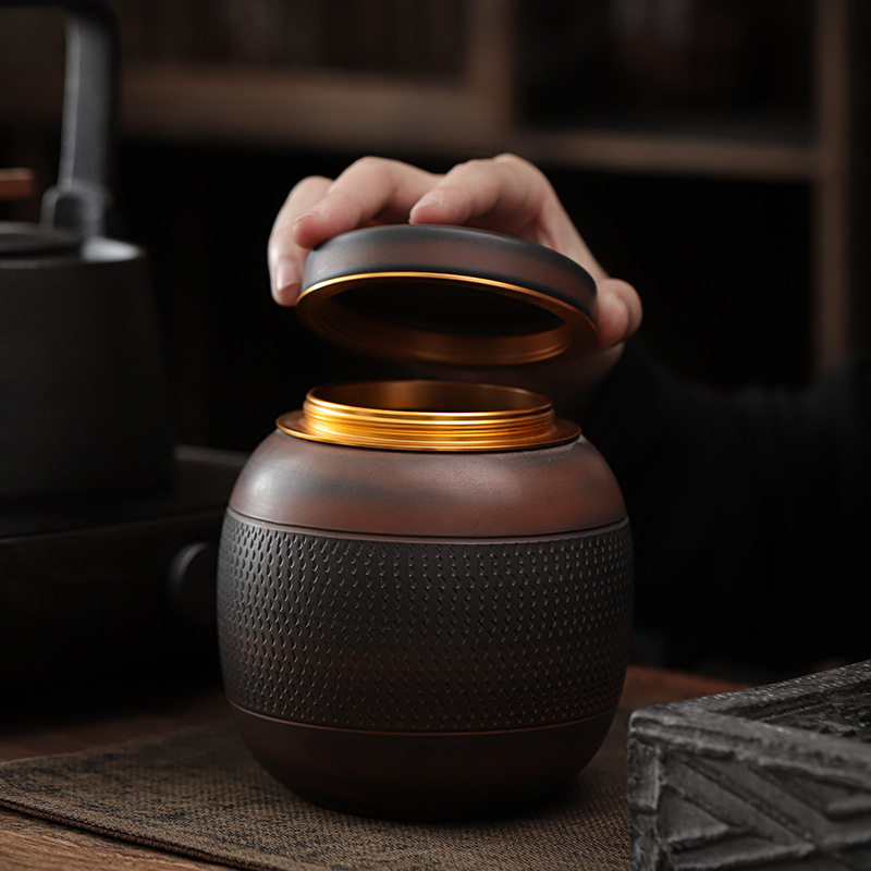 Jianshui purple ceramic cylinder tea can Retro Chinese large handmade ceramic Pu'er tea black tea sealed storage tea can