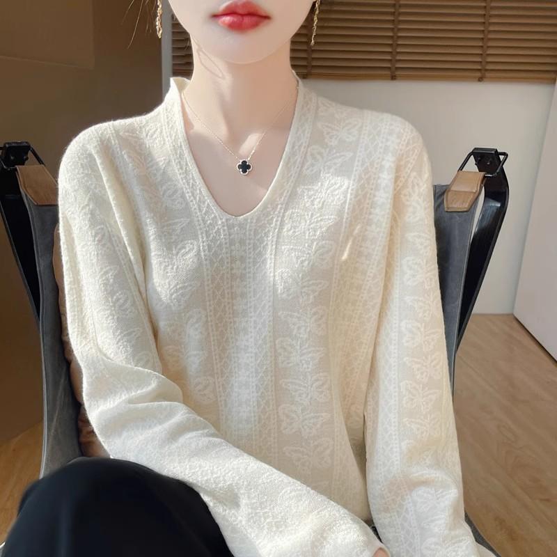 Elegant and Casual V-Neck Butterfly Jacquard Knit Sweater for Women, Loose Thin Style, Stylish Base Layer Top Elegant and Casual V-Neck Butterfly Jacquard Knit Sweater for Women, Loose Thin Style, Stylish Base Layer Top