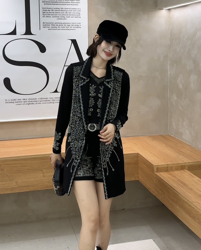 2026 New Fashion Women's Suit High-End Blouse Women's Elastic Rhinestone Shiny Vest Shorts Women's Autumn Clothing 2026 New Fashion Women's Suit High-End Blouse Women's Elastic Rhinestone Shiny Vest Shorts Women's Autumn Clothing
