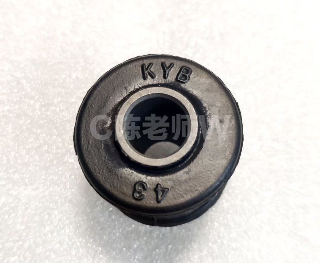 Рука рукавом 吉姆尼后避震胶套原车后避震才能替换日本进口kyb比原来宽一些 Aikinsaki