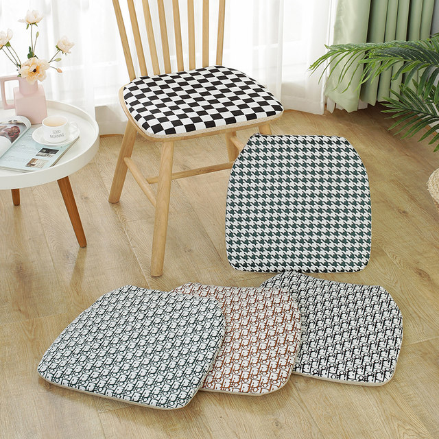 Four seasons universal chair cushion butt cushion custom office sedentary seat cushion non-slip dining chair cushion students stool cushion