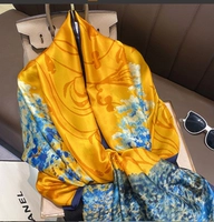 Серый цветок золотой