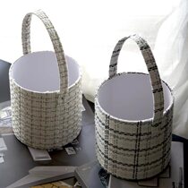 Small fragrant windy hand holding bucket Panes Cloth Art Waterproof Mothers Festival Flower Arrangement Bucket Floral Packaging Round Floral Gift Box