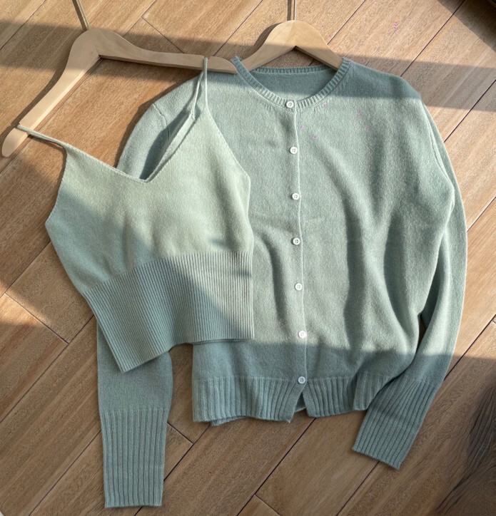 The First Cardigan of Autumn 2023, Wool and Cashmere Knitted Round Neck Cardigan, Single-Breasted The First Cardigan of Autumn 2023, Wool and Cashmere Knitted Round Neck Cardigan, Single-Breasted