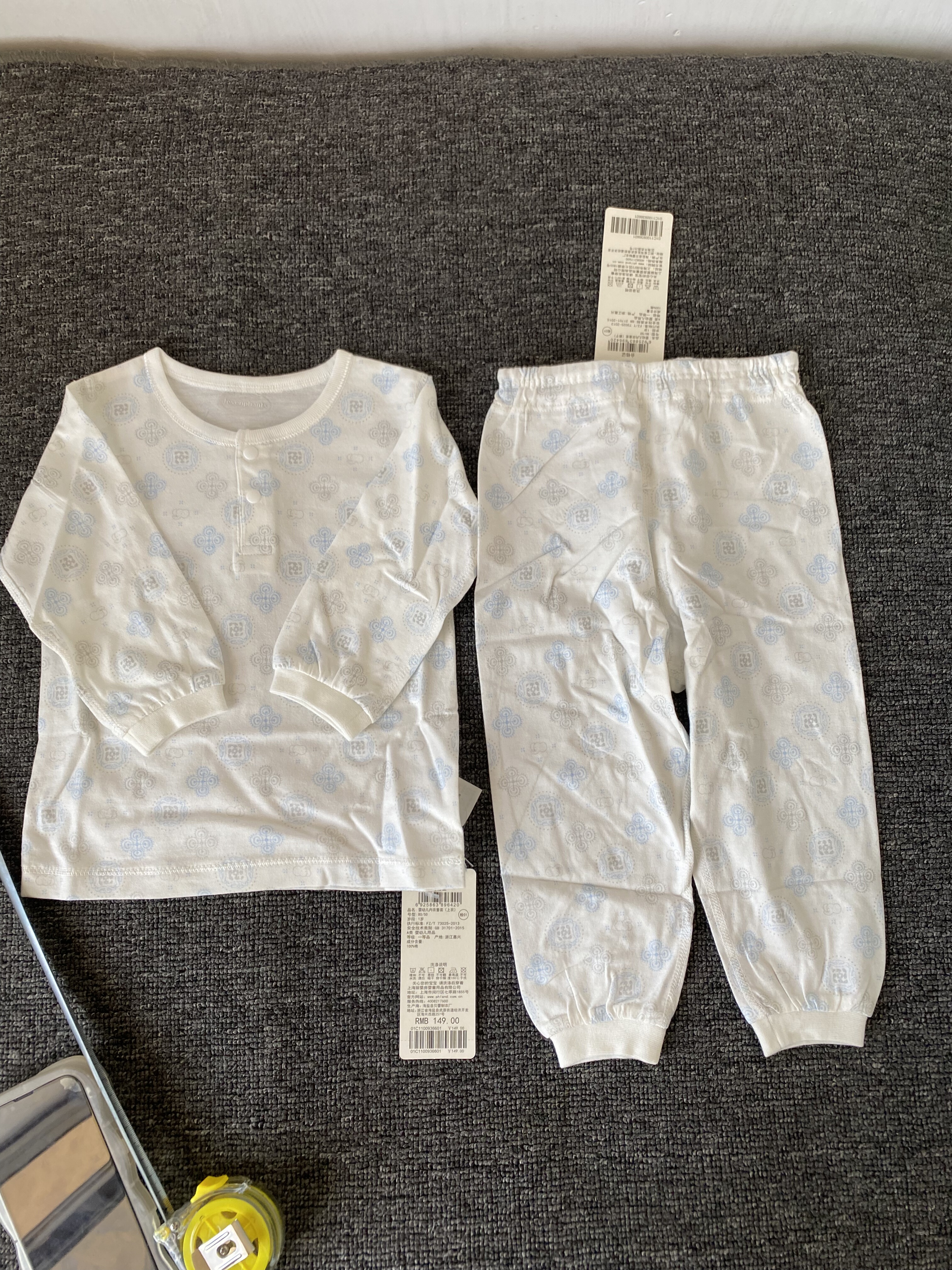 薄手で純綿素材の軽量ベビー用パジャマセット。エアコン対応。サイズ80のみ。特別価格。