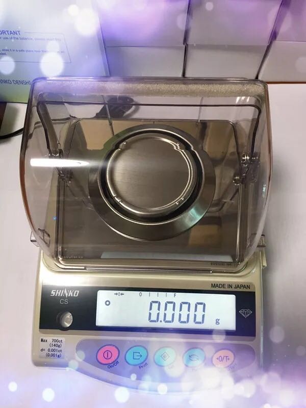 Japan's new light CB703 CS703 140g 0001g 0 0001g 001ct precision electronic scale jewelry balance says