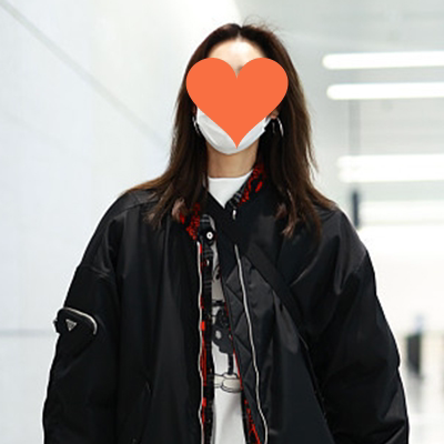 ເສື້ອເຈັກເກັດເບສບອລແບບສະໄຕລ໌ດຽວກັນຂອງດາວ Liu Wen star ສີດໍາຂອງແມ່ຍິງອອກແບບ niche jacket ປີ 2022 ດູໃບໄມ້ລົ່ນແລະລະດູຫນາວ ທ່າອ່ຽງແບບທໍາມະດາໃຫມ່ ins