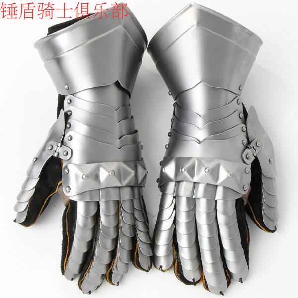 Sub-finger Tiehand Gothic craftsmanship pendulum decorated with historical playing dress