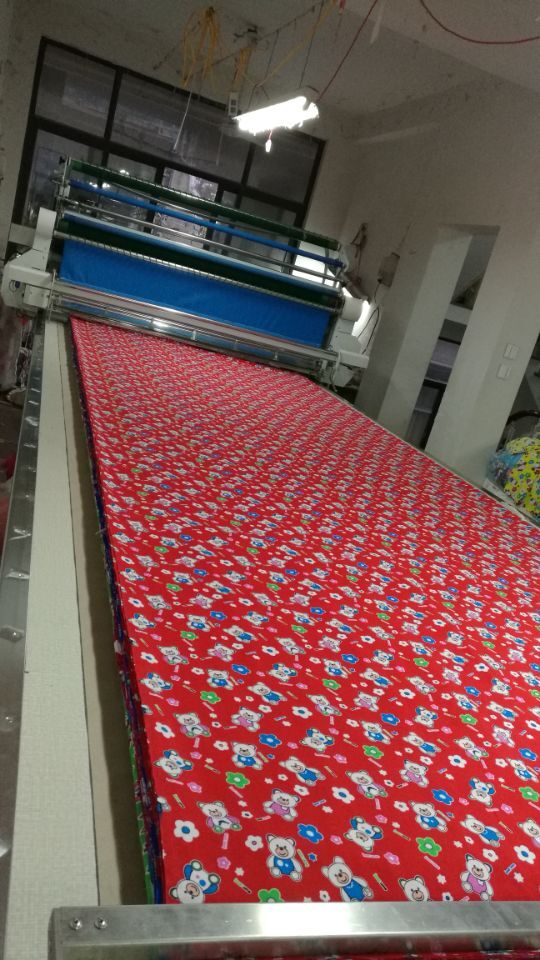 Fully automatic cloth-laying machine for clothing and cloth