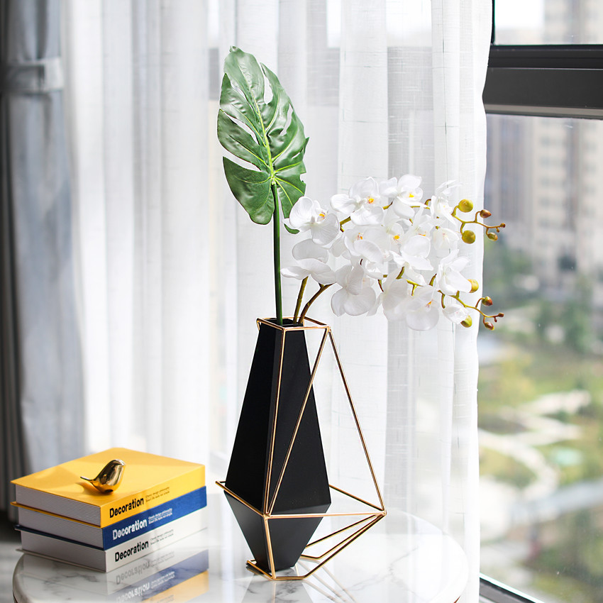 Modern light and luxurious geometric metal vase swing piece minimalist corner a few table living room table top decorated flower floral