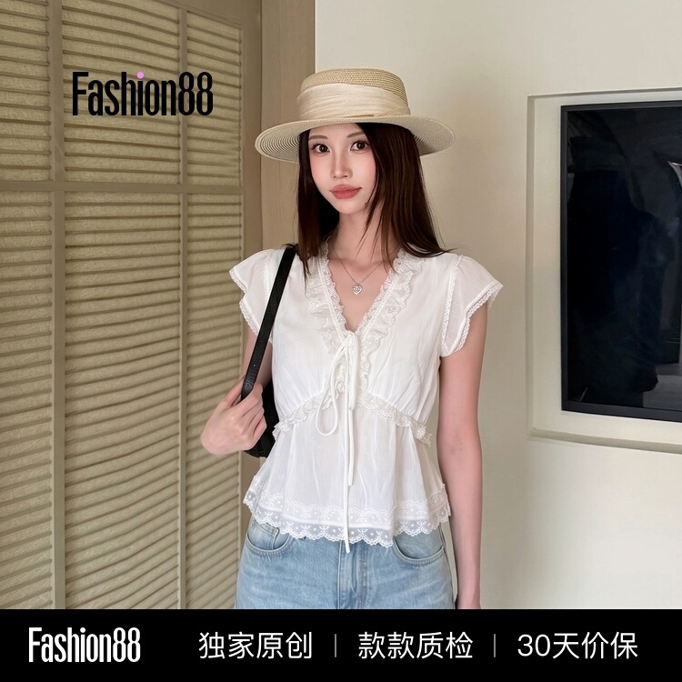 Iamannieww2026 New Summer Women's Lace-Trimmed V-Neck Design Slightly See-Through Slim-Fit Versatile Top Iamannieww2026 New Summer Women's Lace-Trimmed V-Neck Design Slightly See-Through Slim-Fit Versatile Top