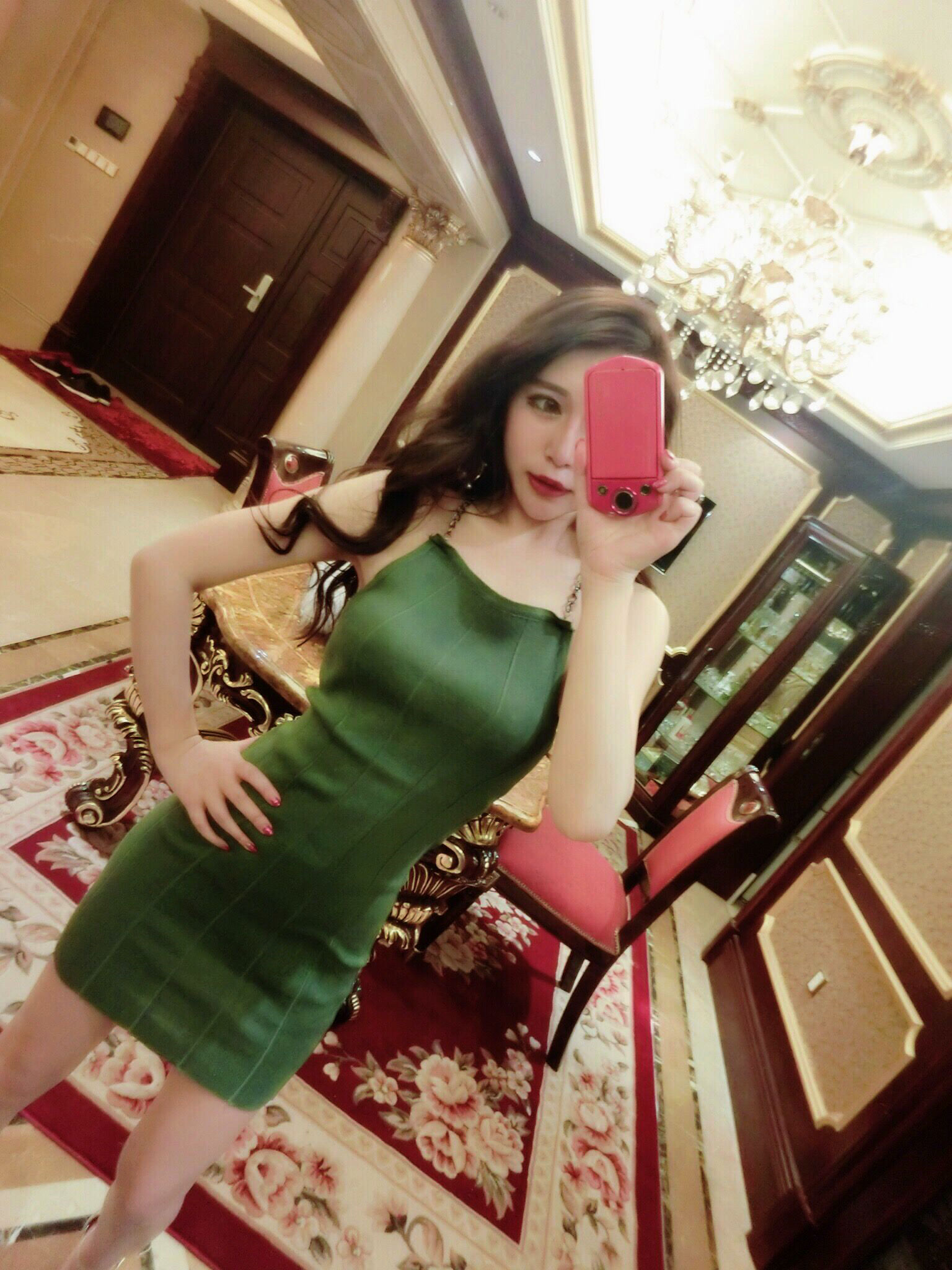 Chợ đêm ktv bar áo vest váy dây màu xanh lá cây đan dây chuyền treo cổ túi đeo hông váy mini chân váy trắng