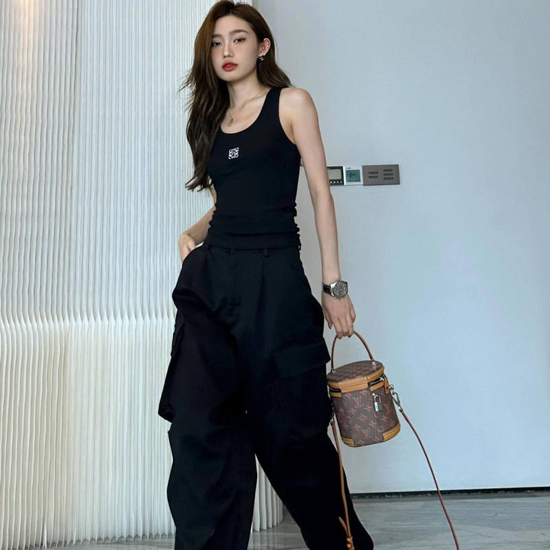 Chaojiu High-End Wang Xinling Celebrity Style Logo Embroidered Stretch Ribbed Knit Sleeveless Top Summer Chaojiu High-End Wang Xinling Celebrity Style Logo Embroidered Stretch Ribbed Knit Sleeveless Top Summer