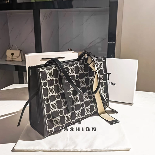 Вместительная и большая демисезонная сумка на одно плечо, премиум класс