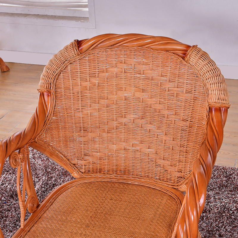 如何挑选适合70-80岁老年人的藤编椅子？智能化设计让老人生活更轻松舒适！