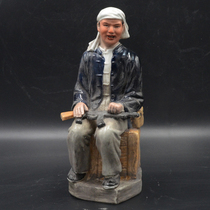 Collection of antiques and antiques Jingdezhen Sculpture Porcelain Factory factory goods porcelain beautiful one militia figure seated ornaments