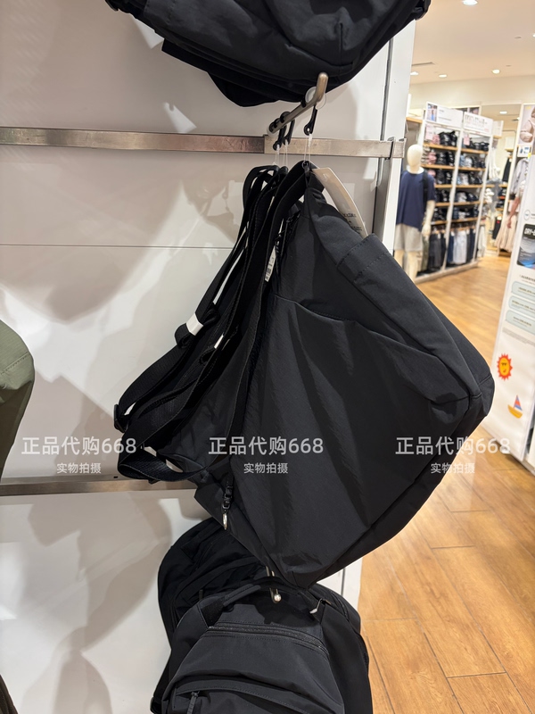 Nylon Casual Shoulder Bag Uniqlo Men's and Women's Shoulder Bag 26 Autumn and Winter New Style 488859 Nylon Casual Shoulder Bag Uniqlo Men's and Women's Shoulder Bag 26 Autumn and Winter New Style 488859