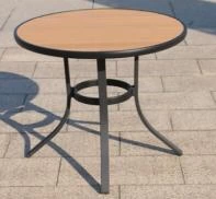 Круглый пластиковый стол тикового цвета