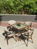 (Бежевый стол 70 квадратных метров) Один стол и 4 стула