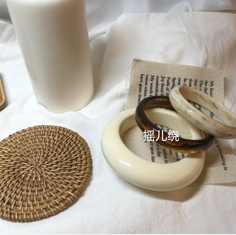 Lắc xung quanh màu đá không đều hula hoop kết cấu chic retro khí chất ins vòng tay gió lạnh ngọc hồng lựu