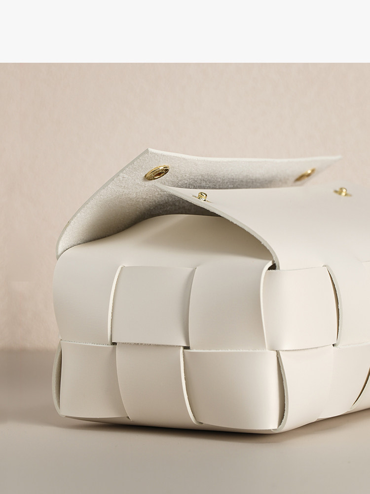 Checkerboard Pattern Light Luxury Woven Leather Tissue Box, High-End Modern Living Room Home Decoration, Creative Car Tissue Box