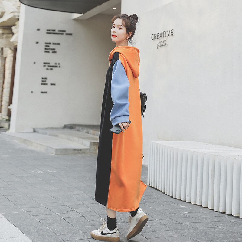 Pregnant women's dress medium and long version of autumn and winter hooded late pregnancy plus velvet loose fashion foreign school age age pregnant women's clothing