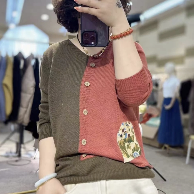 Mom's Patchwork Color-Block Sweater for Women, New Spring and Autumn Style, Chinese-Style Button-Up Chic Top, Plus-Size Loose Versatile Knitwear