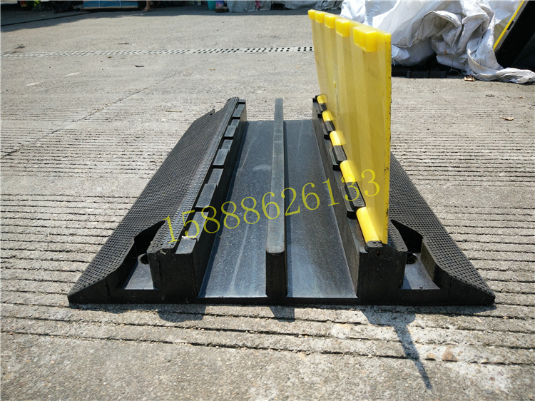 lưới bảo vệ Cao su chất lượng cao giảm tốc độ tấm giới hạn tốc độ tấm hai khe nhà máy dây và bảo vệ cáp xây dựng tạm thời đặc biệt găng tay vải bảo hộ