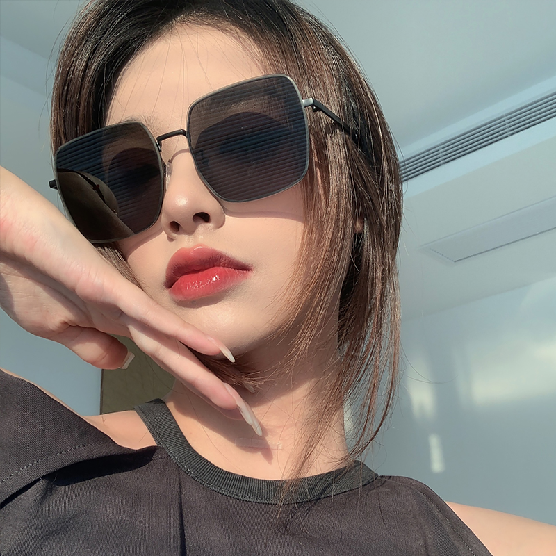 Hong Kong's new nylon sunglasses summer sunscreen square big face thin anti-UV sunglasses couple