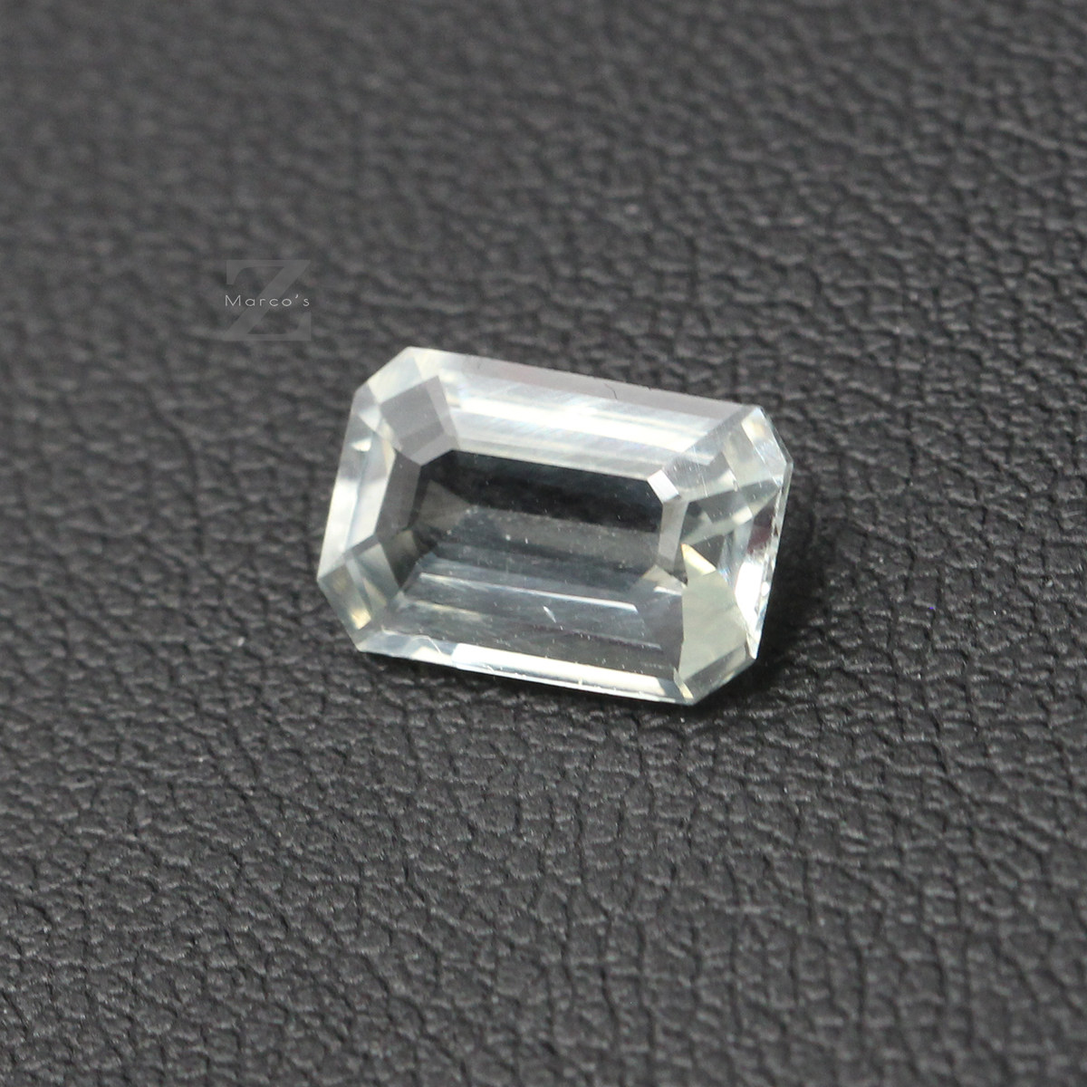 ビルマ産クリソベリル 1.62カラット エメラルドカット 無色ファセット宝石