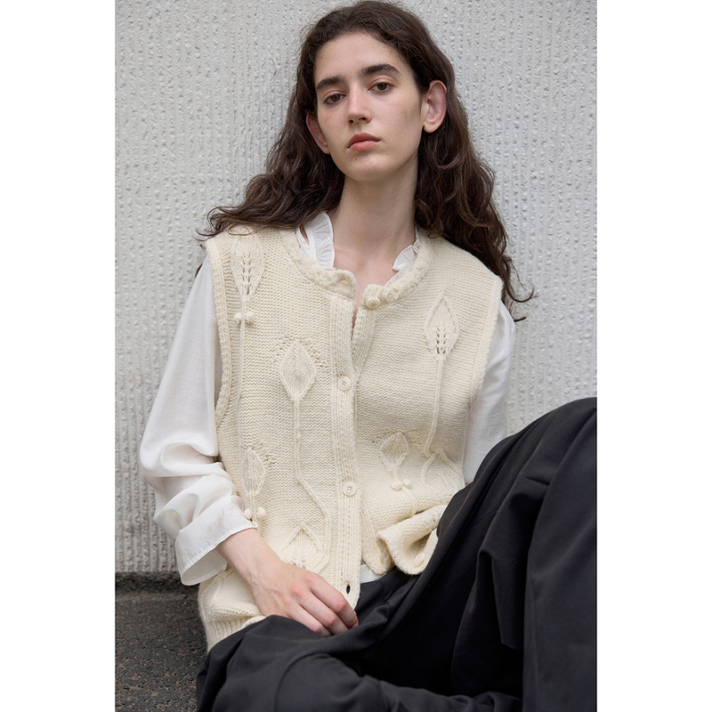 Nice People 100% Wool Childlike Three-Dimensional Leaf Jacquard Hand-Crocheted Pom-Pom Sweater Vest Cardigan