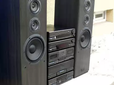 High-grade avant-garde music center