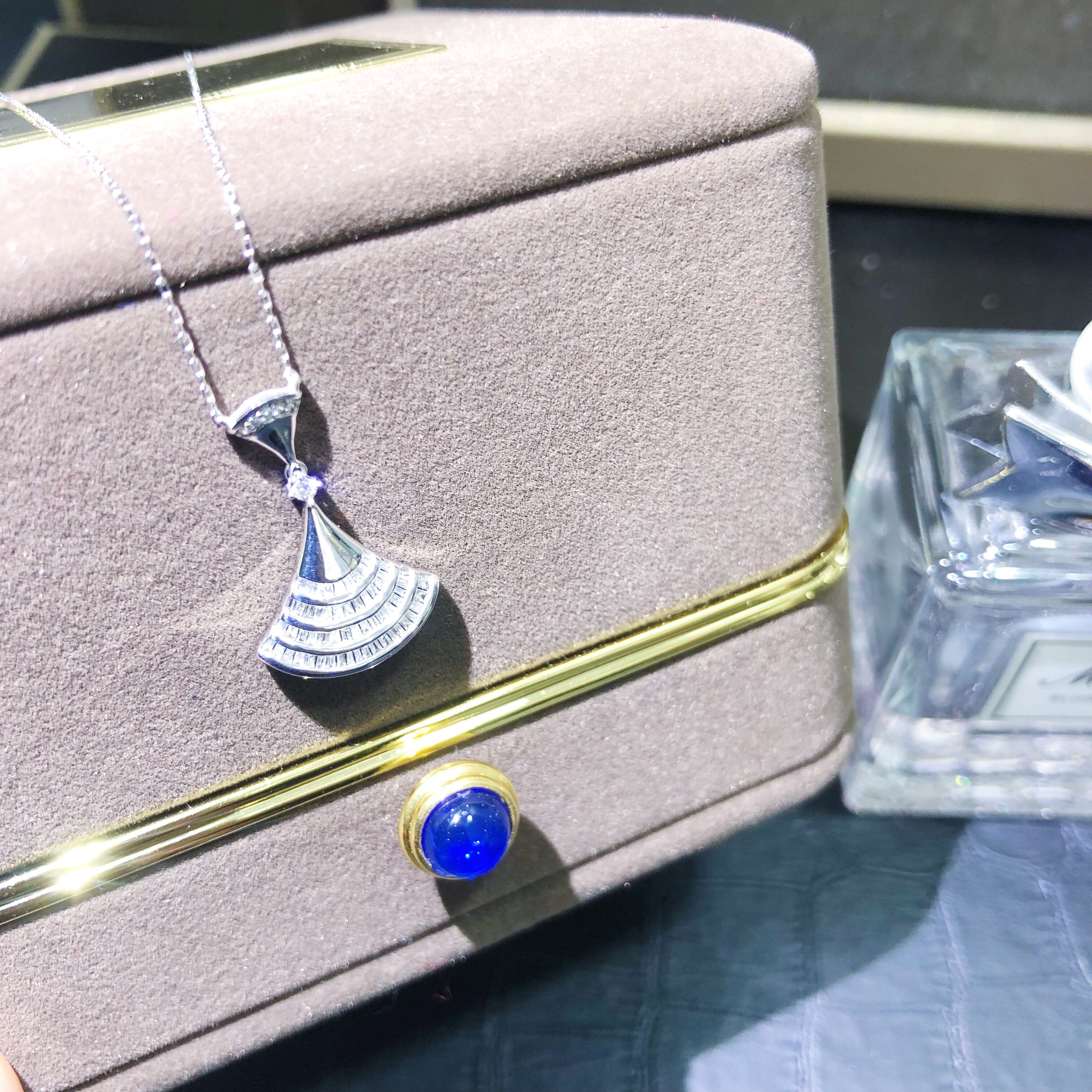 Skirt small fan fan-shaped 50 points T square ladder square round diamond luxury group inlaid 18K white gold collarbone necklace female