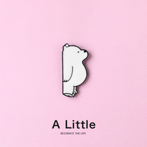 A Little bear brooch cute Japanese men and women metal badge neckline cartoon pin bag with accessories