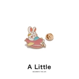 Оригинальный кролик, милая брошь подходит для мужчин и женщин, металлический значок для влюбленных, булавка для школьников