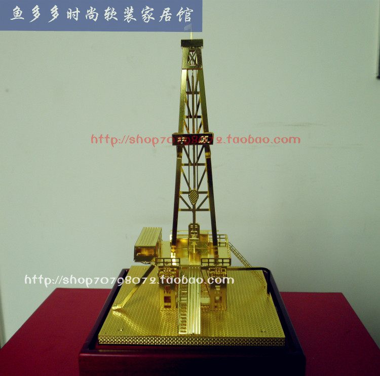 Đồng nguyên chất mạ vàng Trung Nguyên mỏ dầu mô hình derrick Da Khánh mỏ dầu derrick nền tảng mô hình tĩnh điểm quà tặng mỏ dầu đồ chơi trẻ em