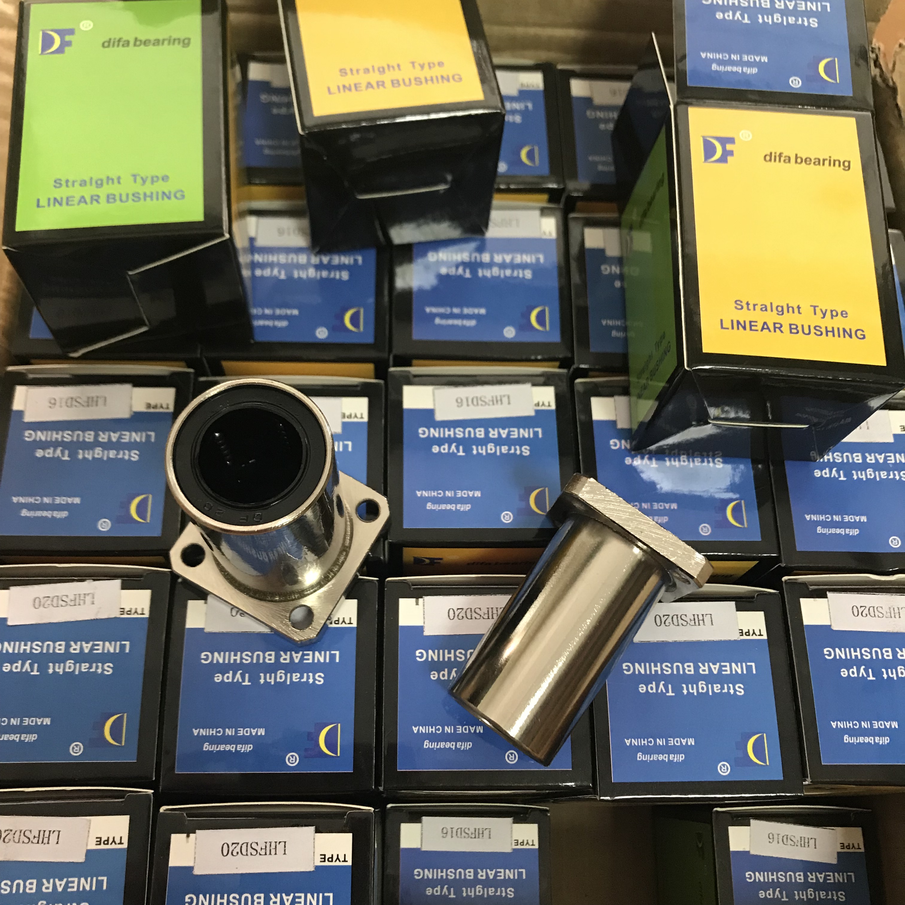 Bearing steel Flange medium linear bearing LHMCD16 20 25 30 method grand intermediate flange