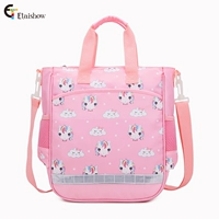 Светло-розовый единорог с большими глазами