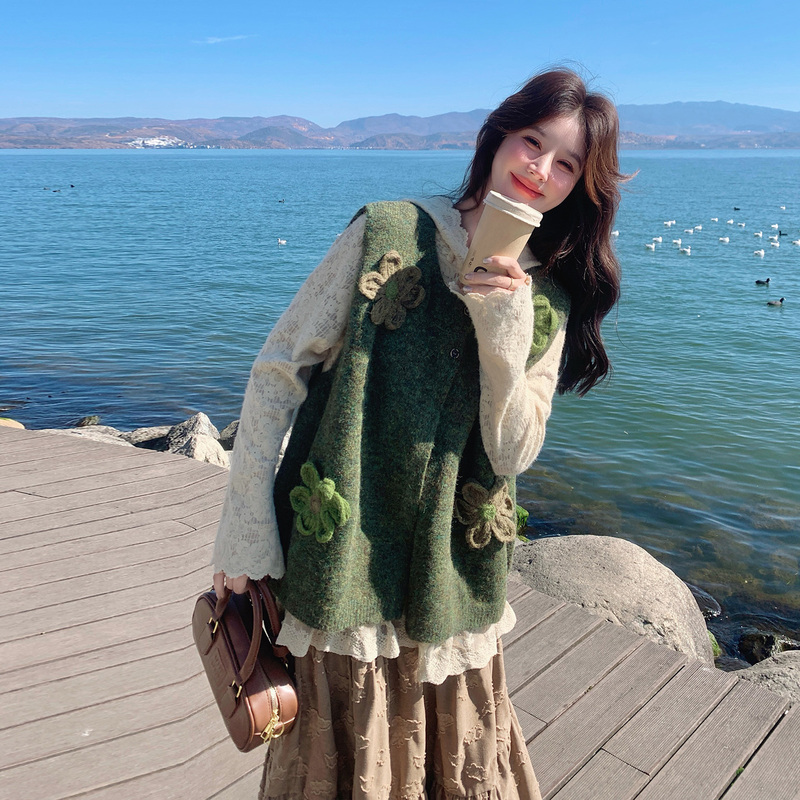 Forest-Style Artistic Retro Sweater Vest Set for Women, New Autumn Style, Very Beautiful Base Shirt and Skirt Three-Piece Set Forest-Style Artistic Retro Sweater Vest Set for Women, New Autumn Style, Very Beautiful Base Shirt and Skirt Three-Piece Set