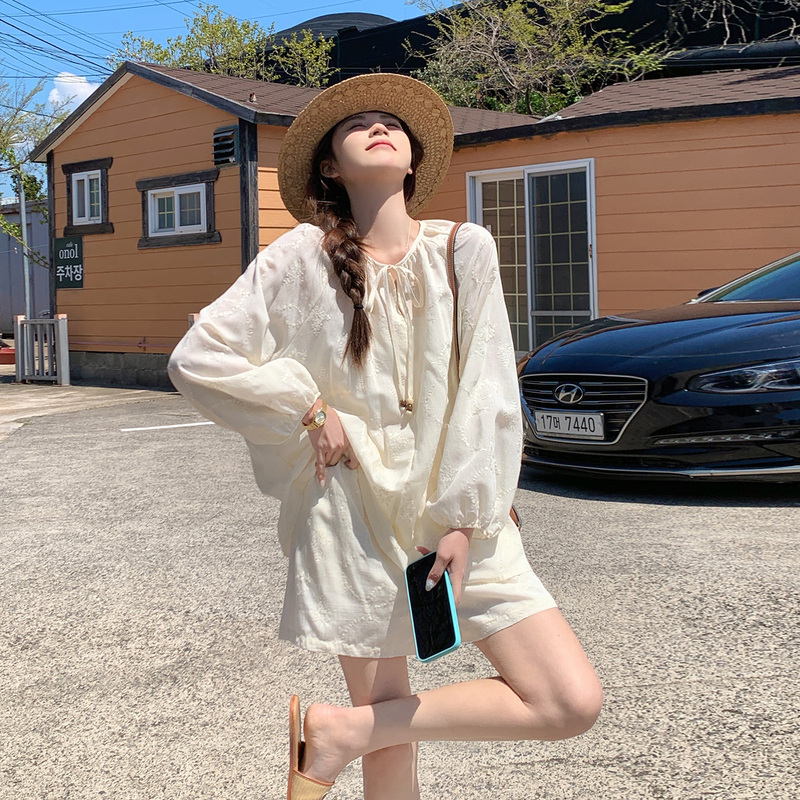 White Super Pretty Embroidered Shirt Set for Women, New Summer Korean Style, Petite, Elegant, Casual Shorts Two-Piece Set White Super Pretty Embroidered Shirt Set for Women, New Summer Korean Style, Petite, Elegant, Casual Shorts Two-Piece Set