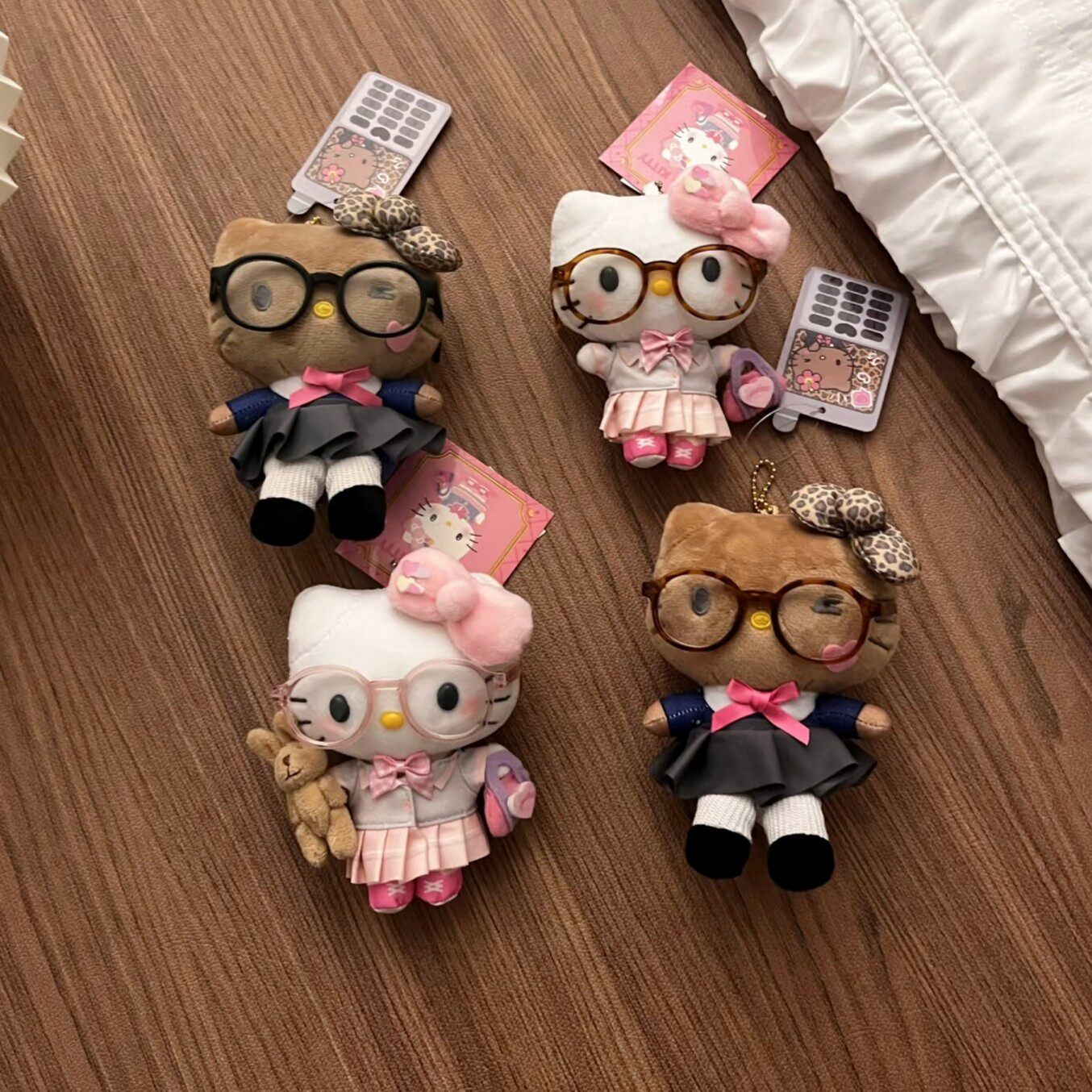 HELLO KITTY猫女生包包小挂件,萌翻天的可爱公仔毛绒玩偶挂饰🎁💖-包挂件-淘宝百科网