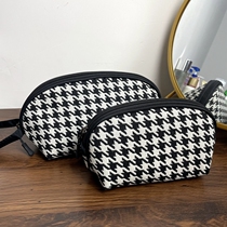 Thousands Bird G Cosmetic Bag Lady Hands With Small Size Tonic Makeup Color Makeup Containing Bag Canvas Cosmetic Portable Travel Carry-on