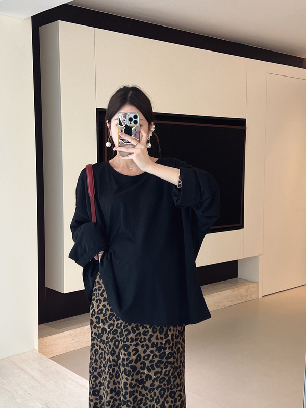 Senenmu Black T-Shirt + Leopard Print Skirt New Two-Piece Set Loose and Fashionable Maternity Wear
