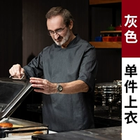 Серый топ с высоким содержанием сплошного цвета.