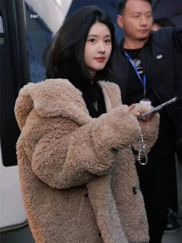 Zhao Lusi Style Lazy and Soft Hooded Lamb Wool Plush Coat for Women, 2025 Winter Thickened Fur Coat, Cotton Jacket Zhao Lusi Style Lazy and Soft Hooded Lamb Wool Plush Coat for Women, 2025 Winter Thickened Fur Coat, Cotton Jacket