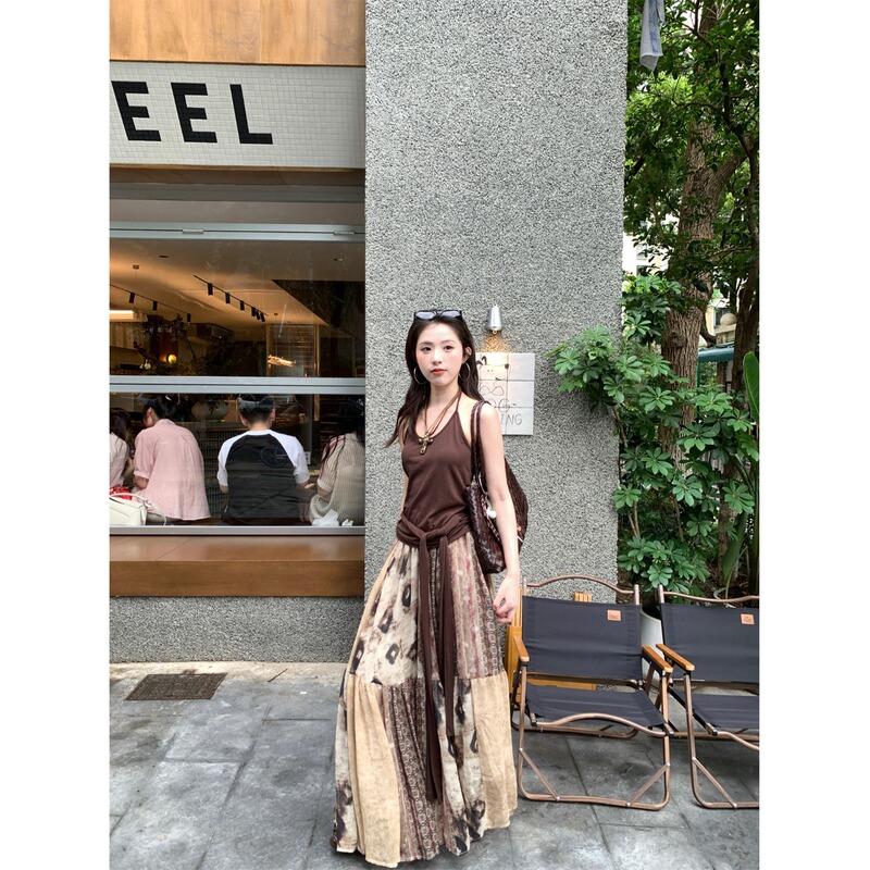 Meilade Women's Summer Set in Wasteland Style, Suitable for Travel in Sichuan and Xinjiang, Featuring a Printed Camisole and Long Skirt Two-Piece Set