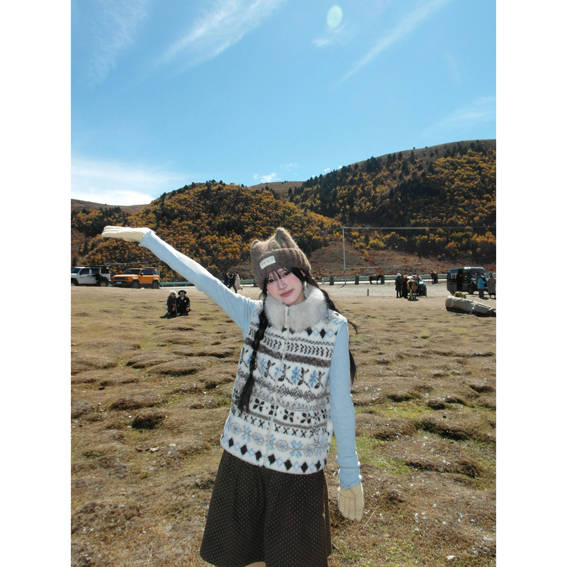 Sichuan Western Region Travel Outfit for Women, Autumn and Winter Fair Isle Jacquard Fur Collar Lamb Wool Vest Layered with Knitted Sweater Two-Piece Set Sichuan Western Region Travel Outfit for Women, Autumn and Winter Fair Isle Jacquard Fur Collar Lamb Wool Vest Layered with Knitted Sweater Two-Piece Set
