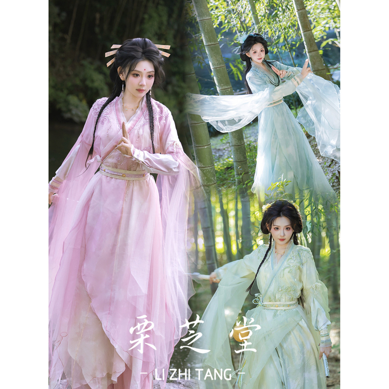 I Like to Collect the Original Zhiruo Song-Style Long Gown by Li Zhitang, Which Has Been Modified to Incorporate a Modern Chinese Style with a Touch of Martial Arts and Fairy-Like Elegance