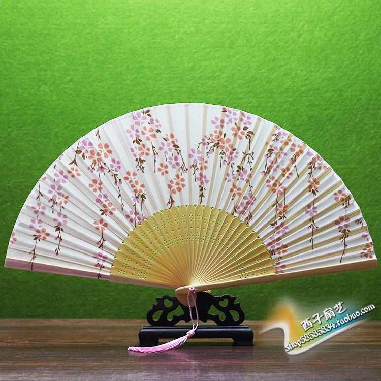 Female-style folding fan craft fan genuine silk fan small fresh fan bamboo bone satin fan creative gift for study abroad