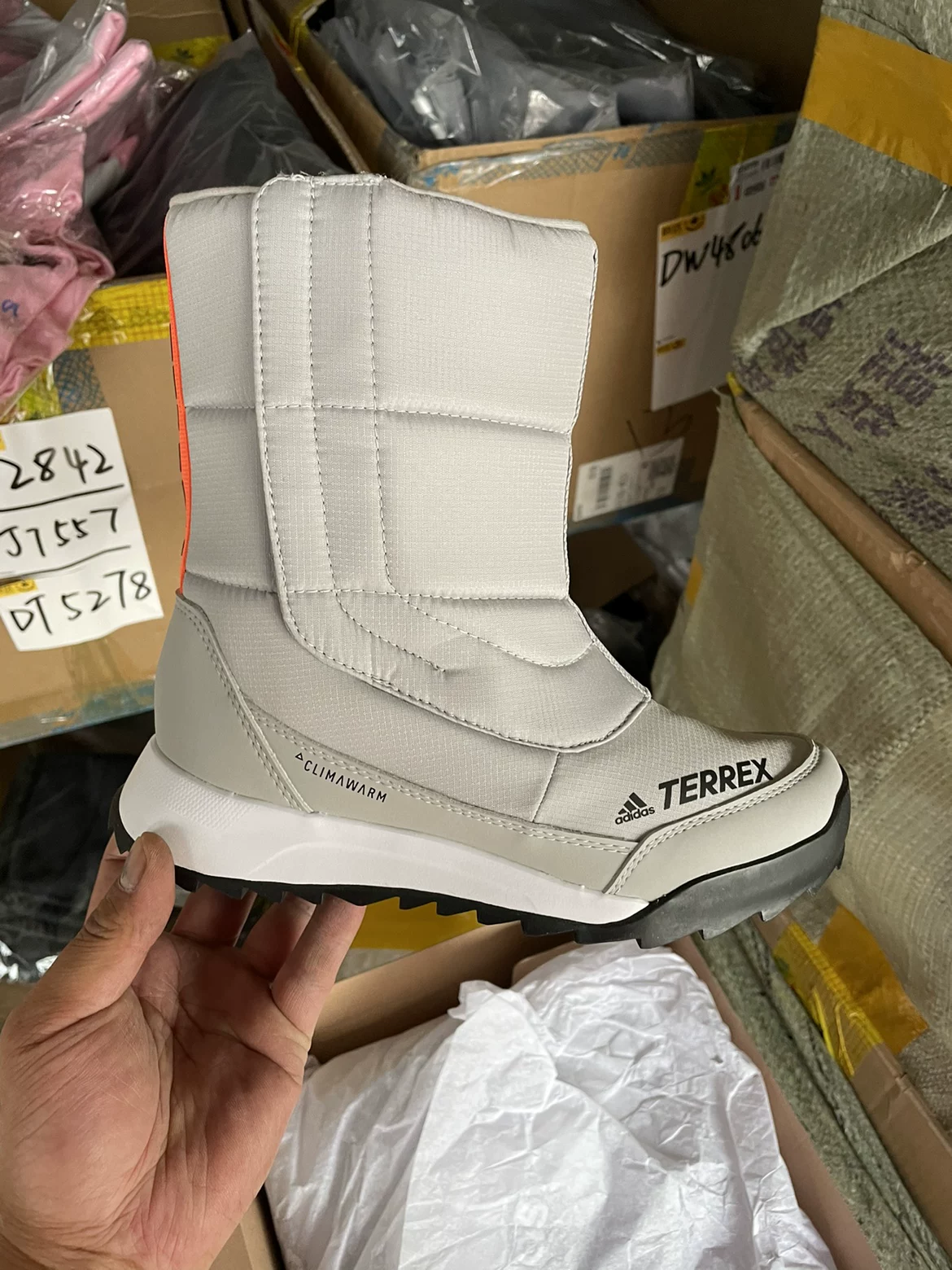 Женские зимние утепленные высокие ботинки AdidasTERREX, наружная нескользящая походная обувь EG9740
